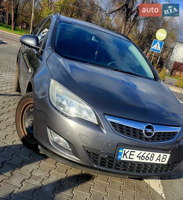 Универсал Opel Astra 2012 в Кривом Роге