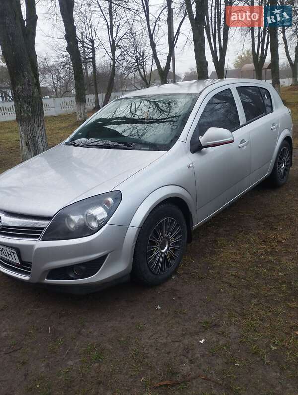 Хэтчбек Opel Astra 2012 в Малине