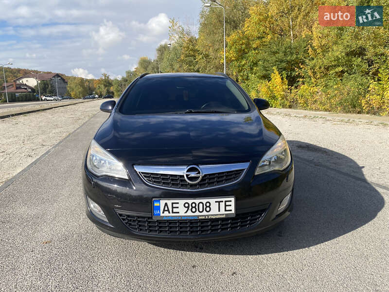 Универсал Opel Astra 2011 в Днепре