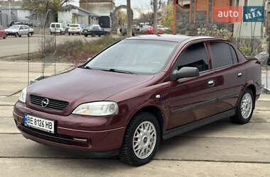 Седан Opel Astra 2006 в Новом Буге