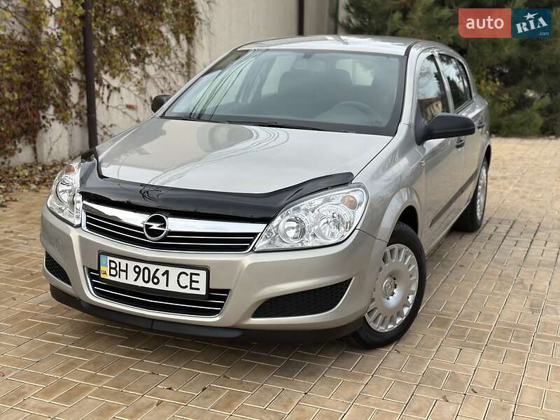 Хэтчбек Opel Astra 2008 в Одессе