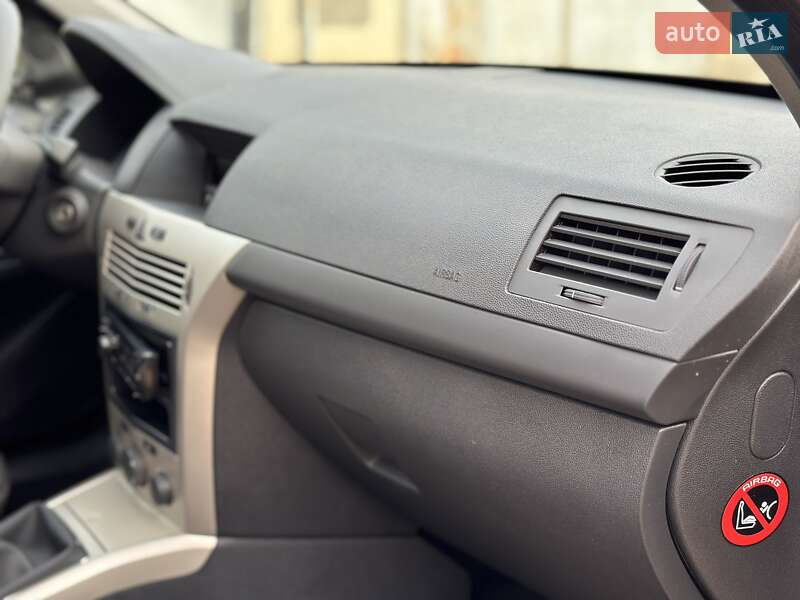 Хэтчбек Opel Astra 2008 в Одессе