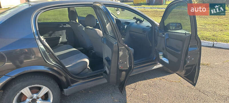 Седан Opel Astra 2007 в Черноморске