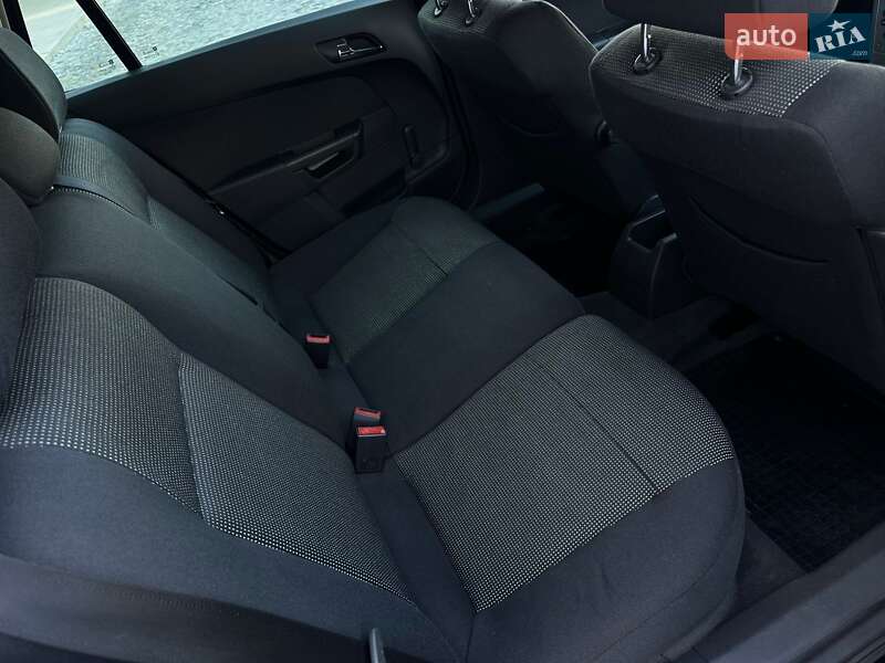 Універсал Opel Astra 2006 в Рожище