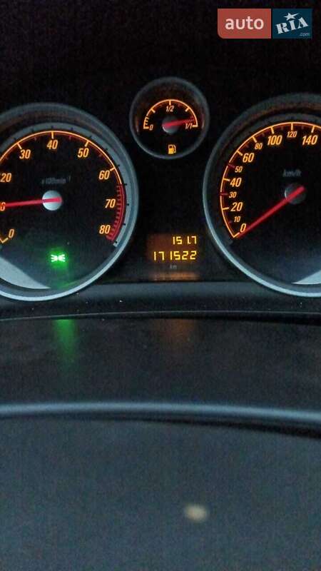 Хэтчбек Opel Astra 2006 в Чугуеве