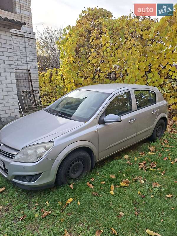 Хэтчбек Opel Astra 2007 в Ирпене
