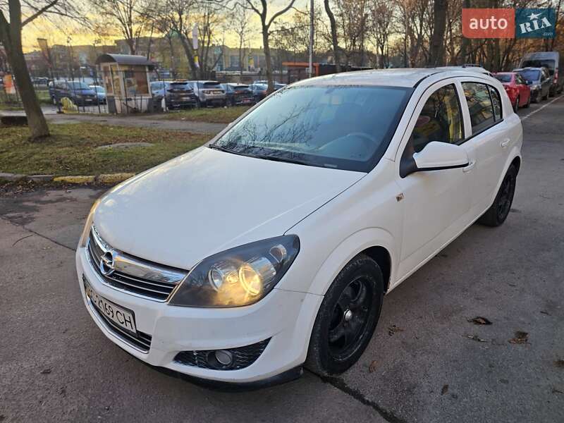 Хетчбек Opel Astra 2012 в Львові