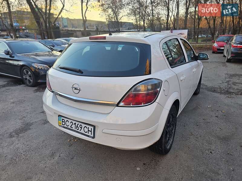 Хетчбек Opel Astra 2012 в Львові