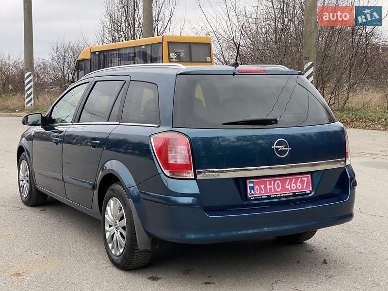 Универсал Opel Astra 2008 в Полтаве