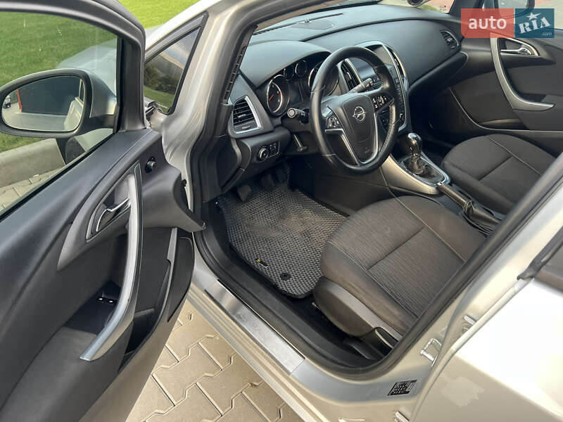 Универсал Opel Astra 2013 в Виннице