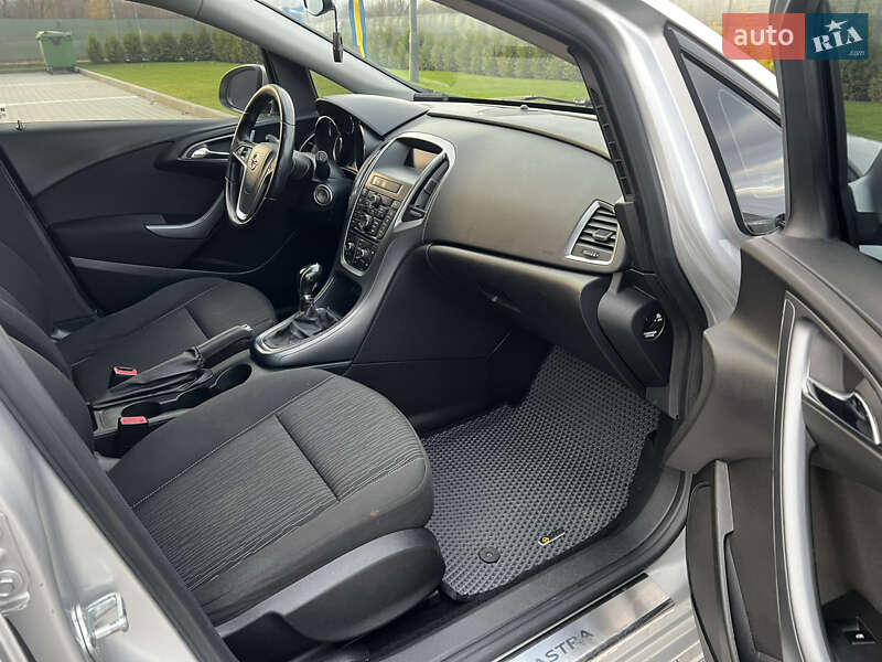 Универсал Opel Astra 2013 в Виннице