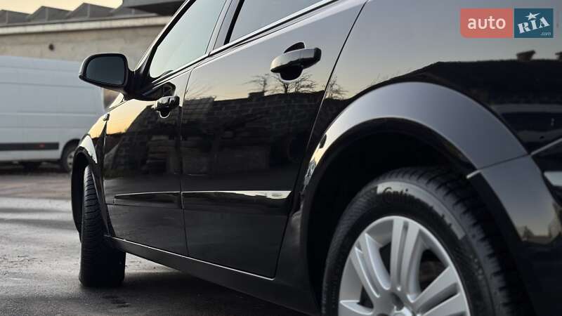 Універсал Opel Astra 2010 в Калуші