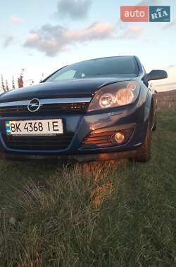 Хетчбек Opel Astra 2006 в Рівному