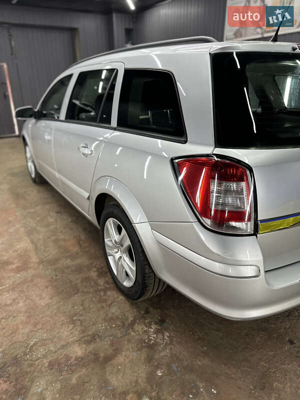 Універсал Opel Astra 2008 в Києві