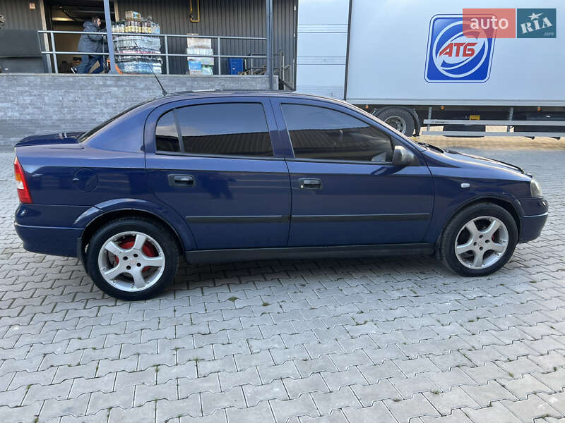 Седан Opel Astra 2007 в Изяславе