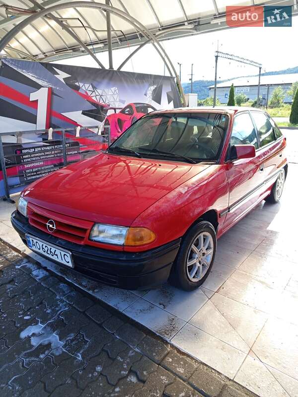 Хетчбек Opel Astra 1994 в Великому Березному
