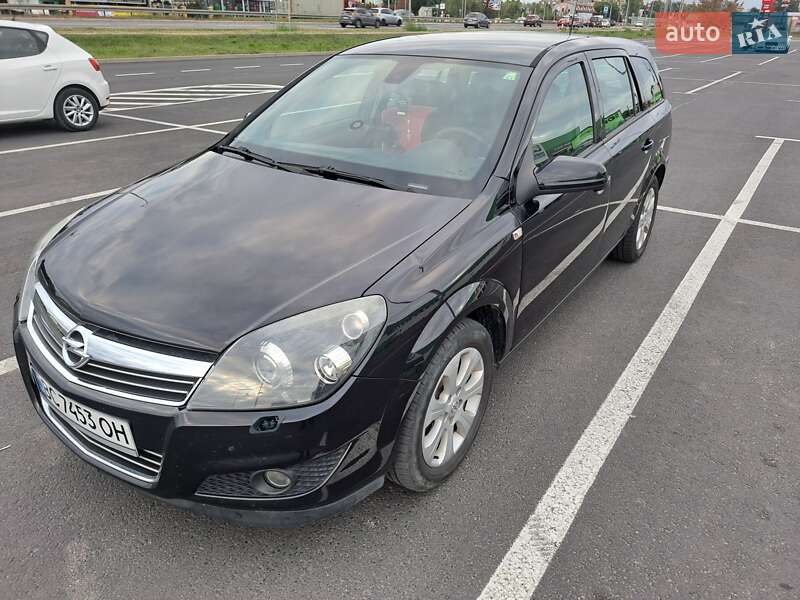 Універсал Opel Astra 2009 в Львові