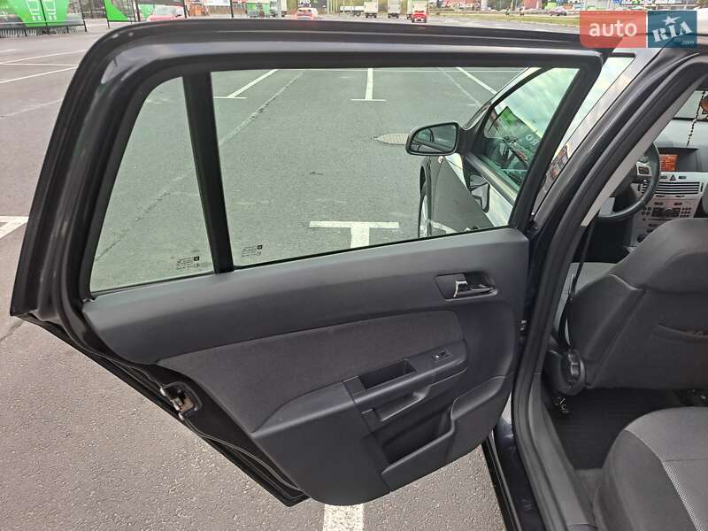 Універсал Opel Astra 2009 в Львові