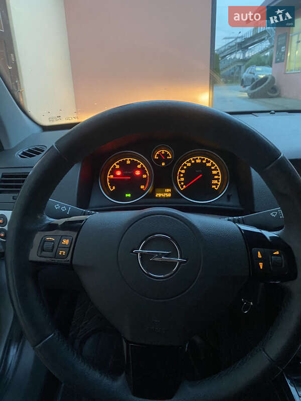 Универсал Opel Astra 2010 в Бродах