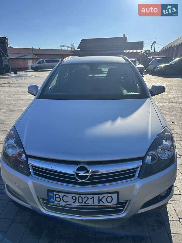 Универсал Opel Astra 2010 в Бродах