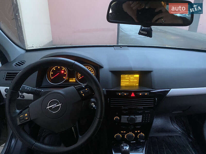 Универсал Opel Astra 2010 в Бродах