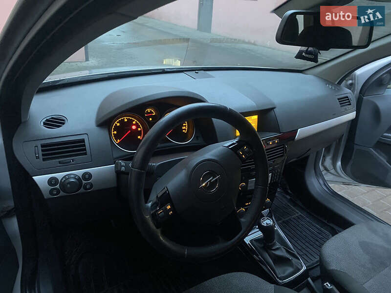 Універсал Opel Astra 2010 в Бродах