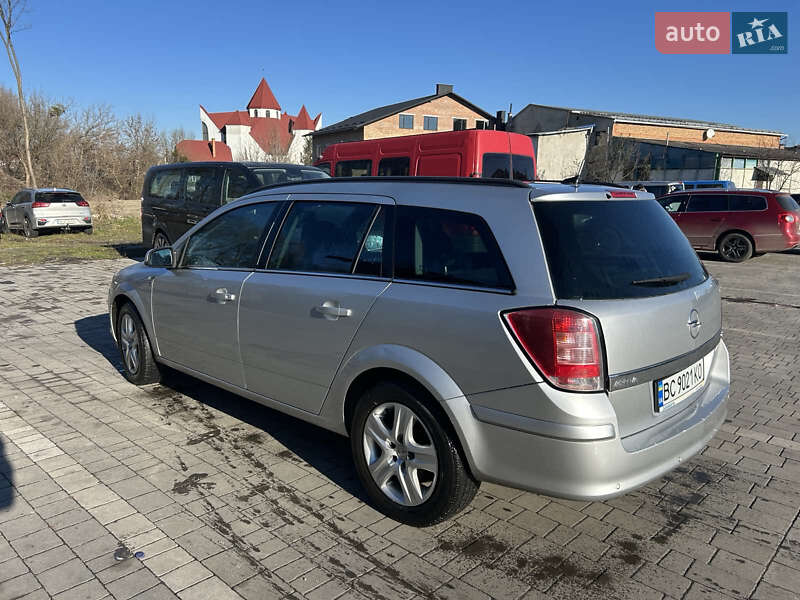 Універсал Opel Astra 2010 в Бродах