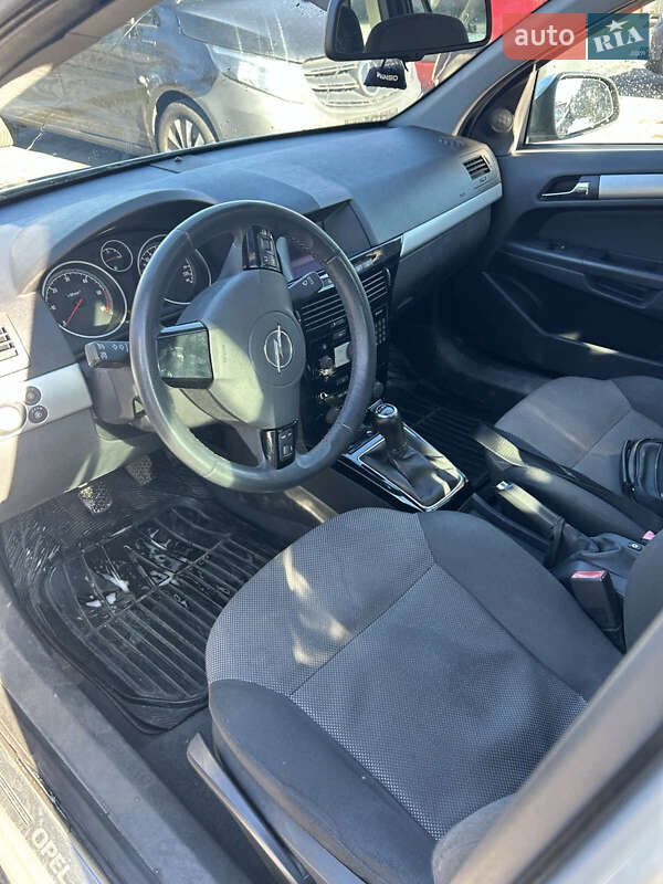 Універсал Opel Astra 2010 в Бродах