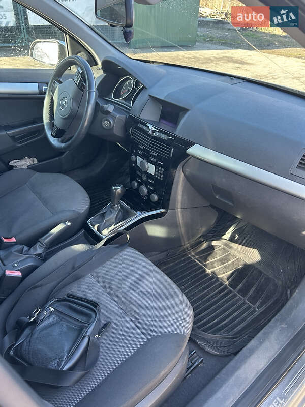 Універсал Opel Astra 2010 в Бродах