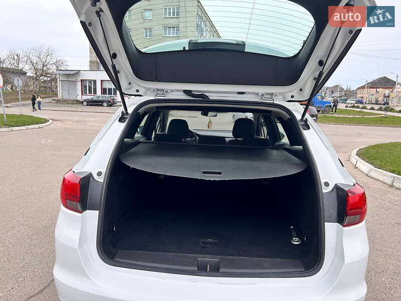 Універсал Opel Astra 2019 в Рівному