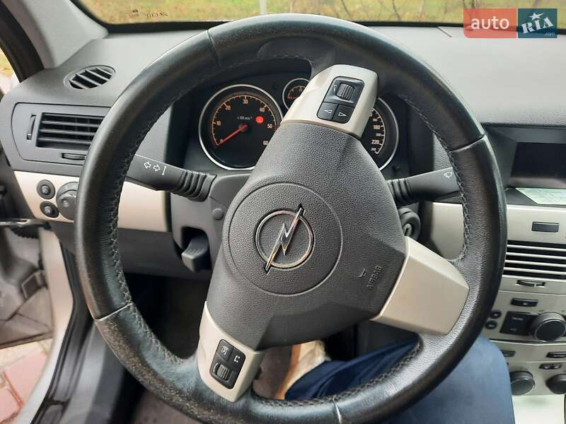 Универсал Opel Astra 2008 в Тысменице