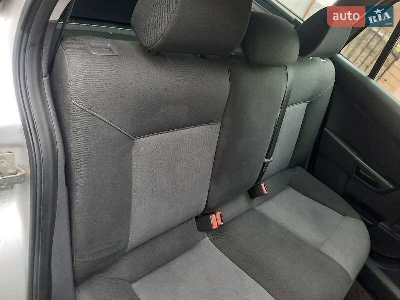 Универсал Opel Astra 2008 в Тысменице