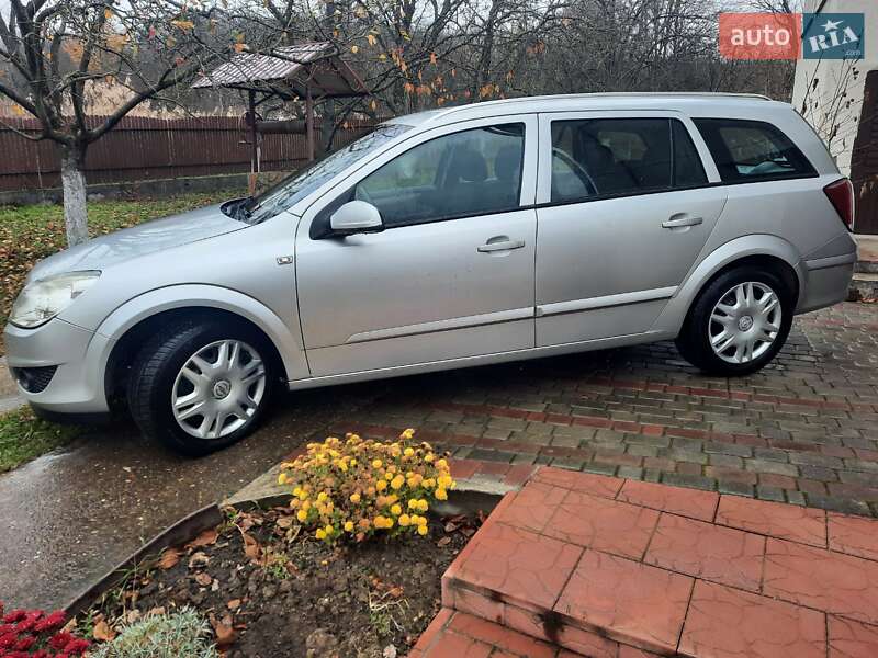 Универсал Opel Astra 2008 в Тысменице