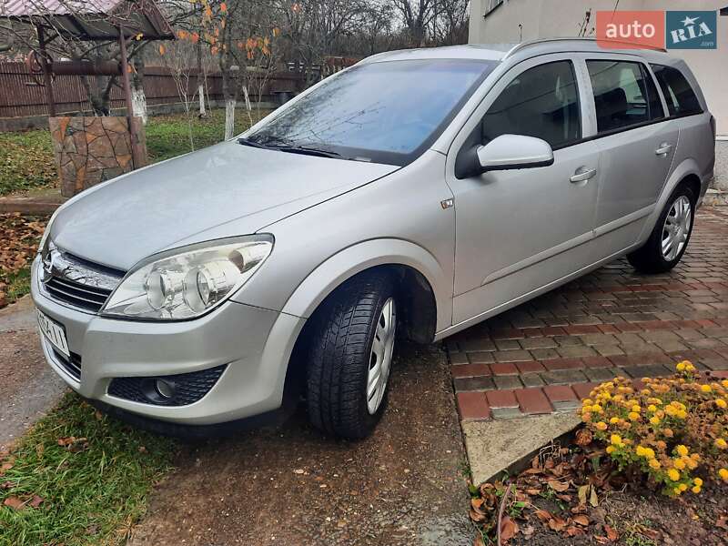 Универсал Opel Astra 2008 в Тысменице