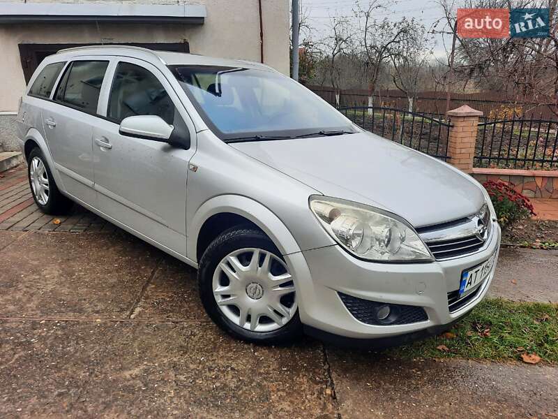Универсал Opel Astra 2008 в Тысменице