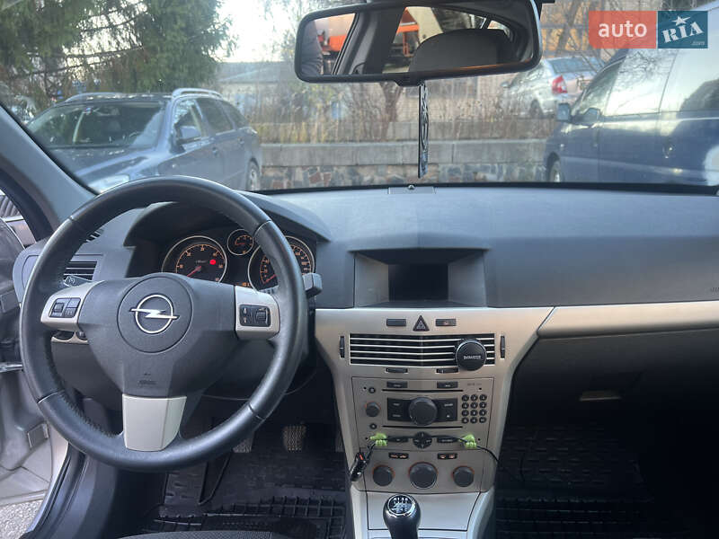 Хэтчбек Opel Astra 2008 в Ровно