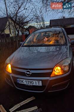 Універсал Opel Astra 2004 в Рокитному