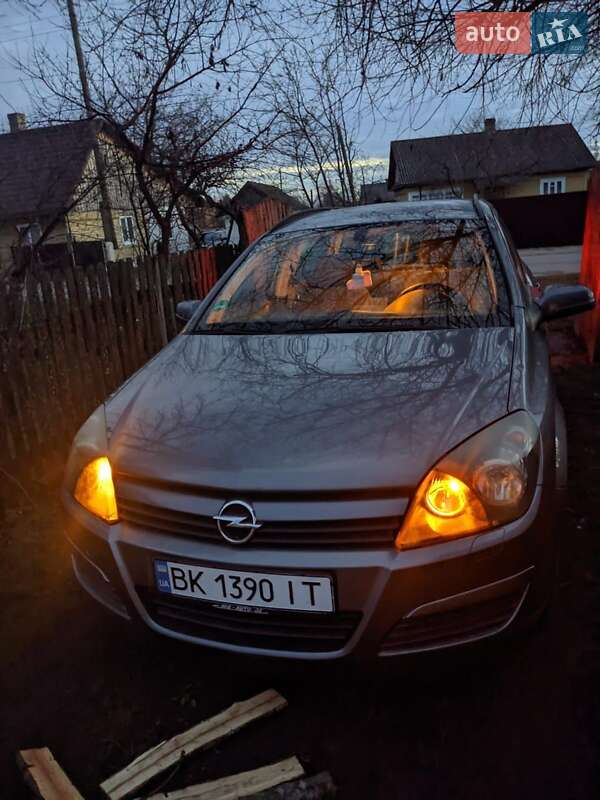 Универсал Opel Astra 2004 в Рокитном