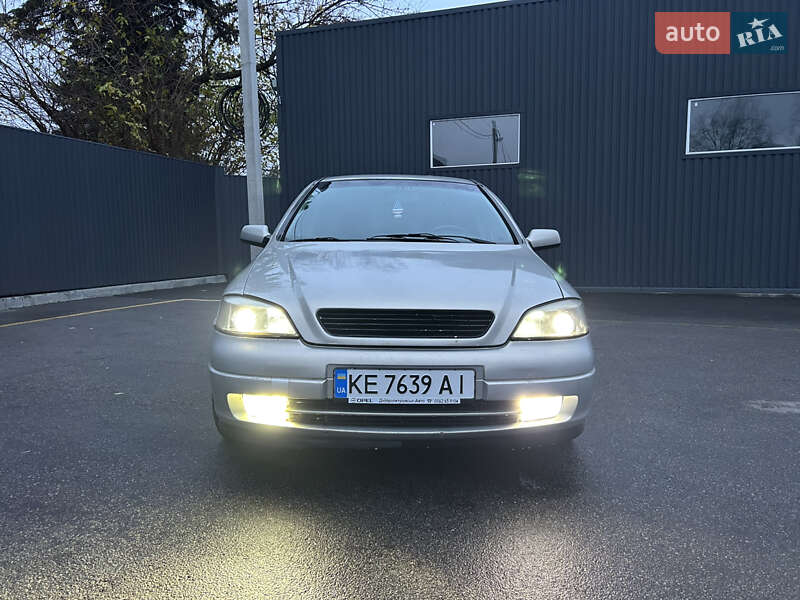 Седан Opel Astra 2005 в Днепре