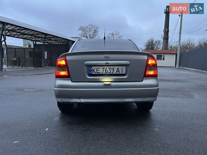 Седан Opel Astra 2005 в Днепре