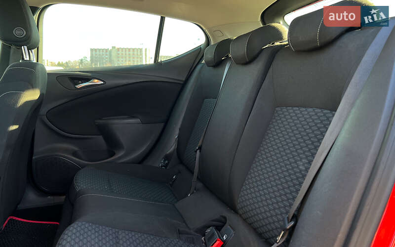 Хэтчбек Opel Astra 2016 в Львове