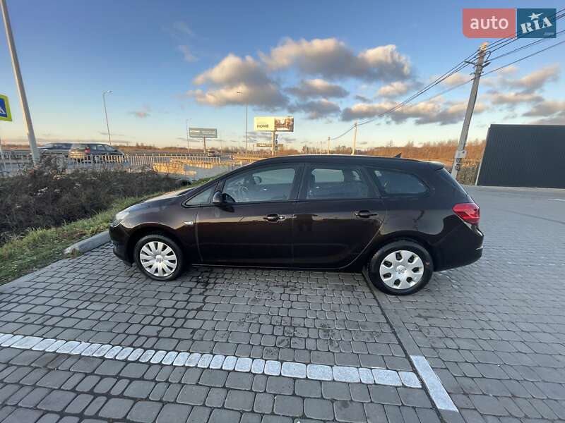 Універсал Opel Astra 2015 в Львові