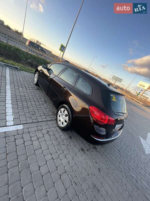 Універсал Opel Astra 2015 в Львові