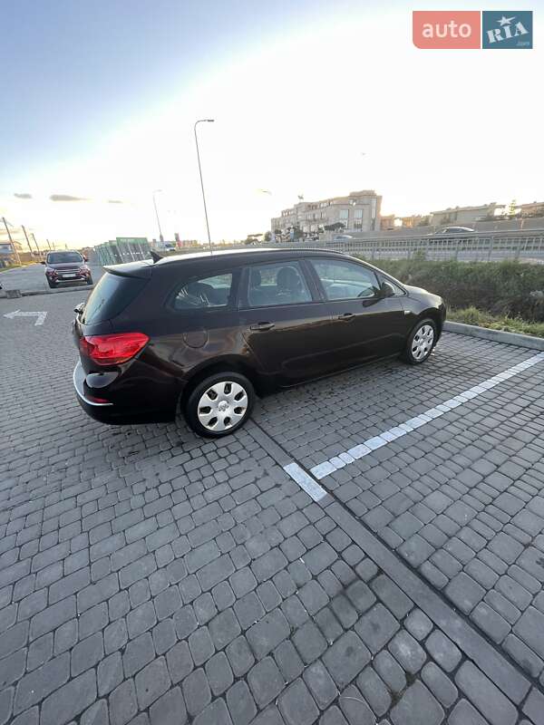 Універсал Opel Astra 2015 в Львові