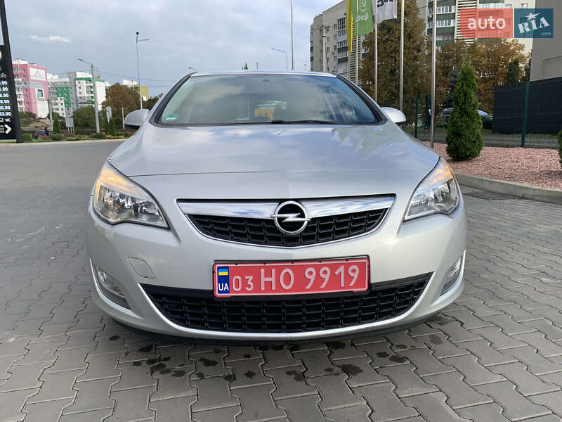 Хэтчбек Opel Astra 2011 в Луцке