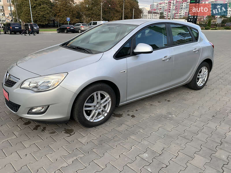 Хэтчбек Opel Astra 2011 в Луцке