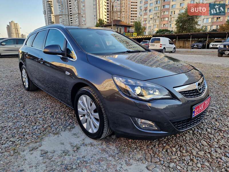 Універсал Opel Astra 2012 в Києві