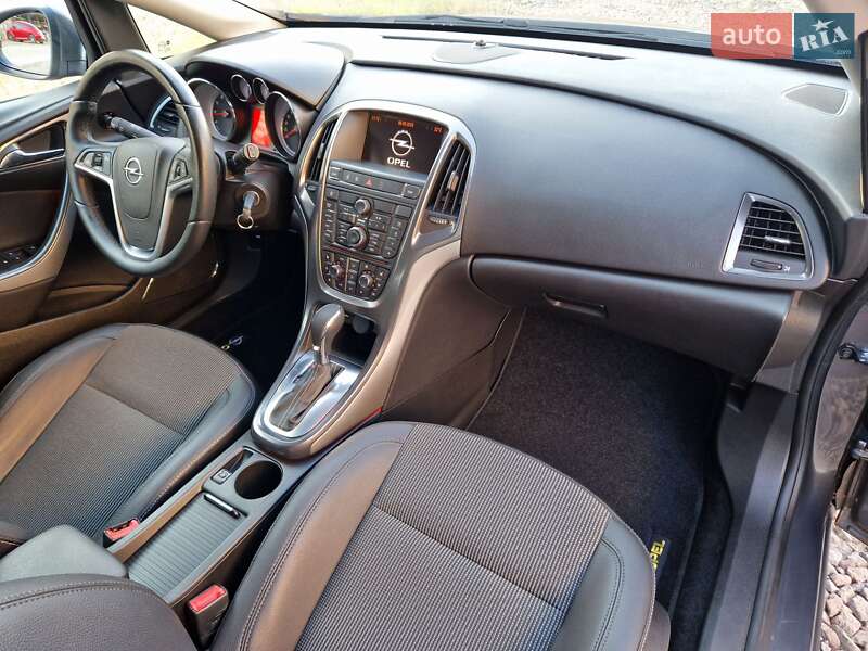 Універсал Opel Astra 2012 в Києві