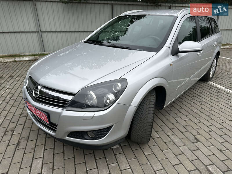 Универсал Opel Astra 2009 в Луцке