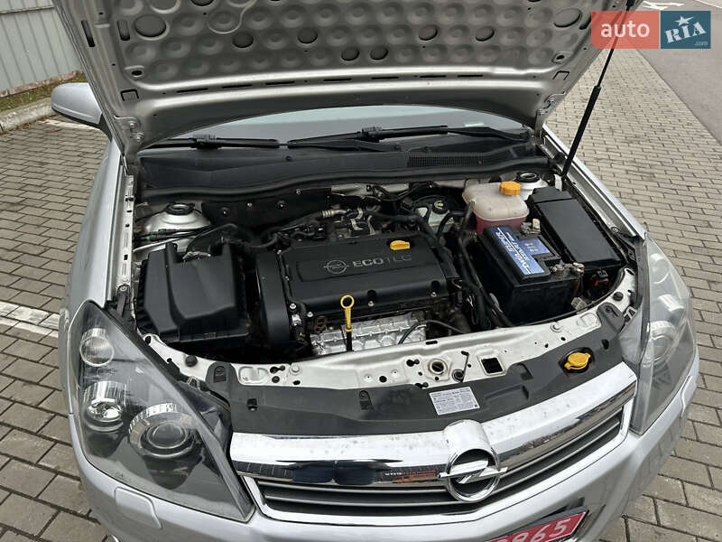 Универсал Opel Astra 2009 в Луцке